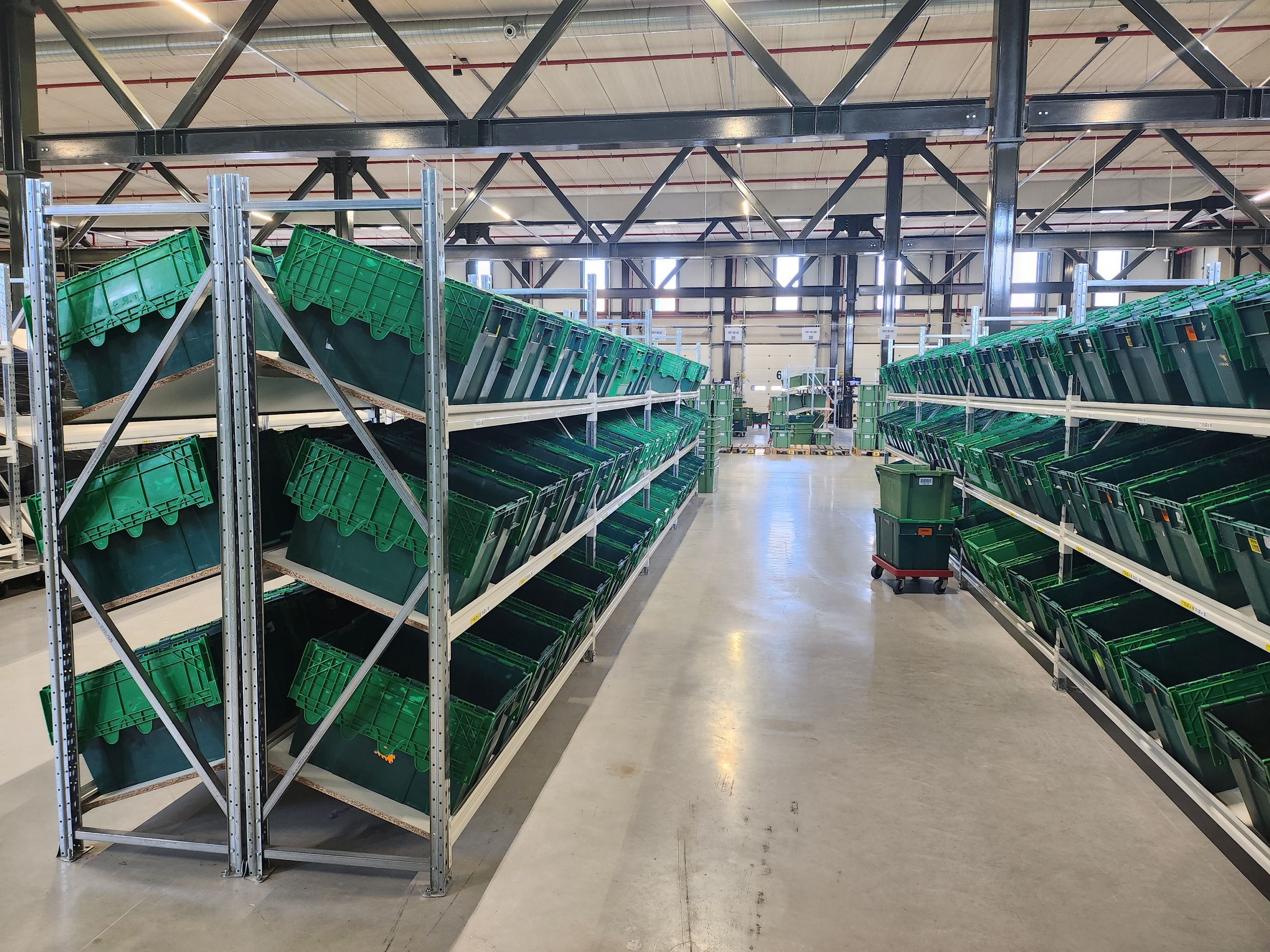 P90 racking with aisleway