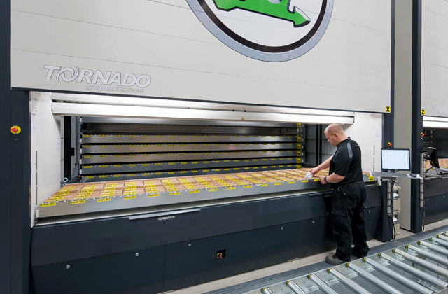 Geautomatiseerde magazijnoplossingen voor kleine lastdragers, zoals bakken, dozen en kleingoed